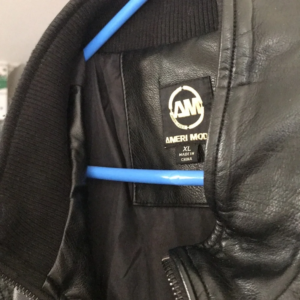 Men’s Leather Jacket - Picture 3 of 5